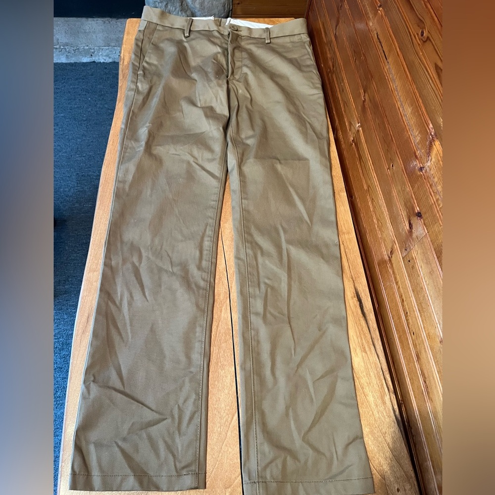 Men’s Levi khakis 34x32